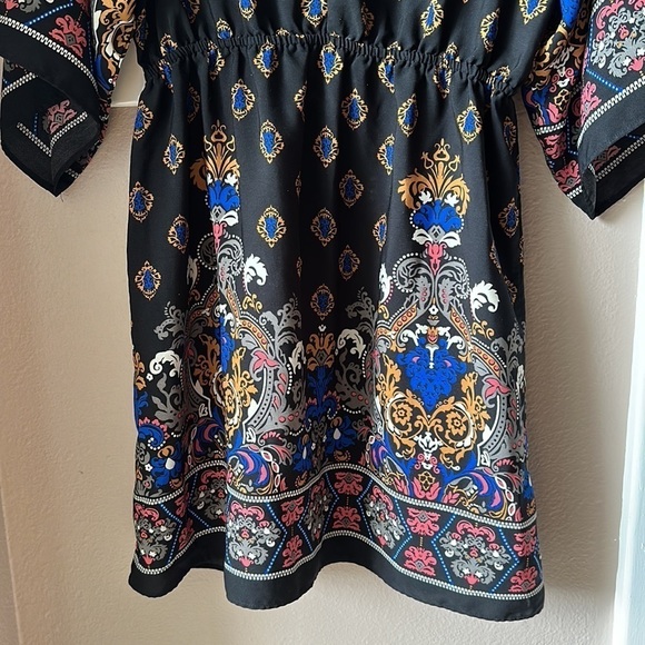 Black Kimono Sleeve V Neck Dress - Picture 4 of 9